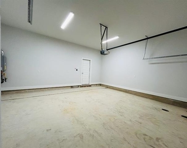 530 Mission Trail - Photo Thumbnail 18
