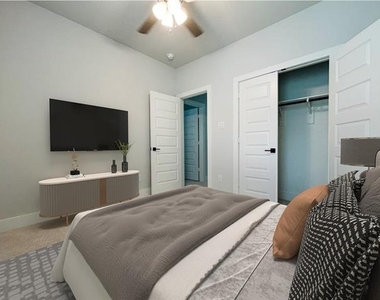 530 Mission Trail - Photo Thumbnail 15