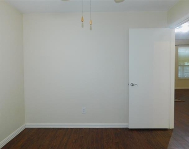 326 Ashley Oak Lane - Photo Thumbnail 16