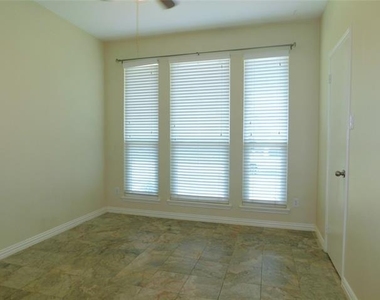 326 Ashley Oak Lane - Photo Thumbnail 15