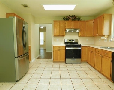 326 Ashley Oak Lane - Photo Thumbnail 7