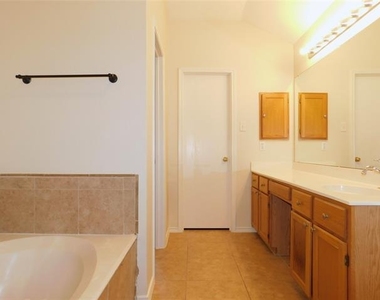 326 Ashley Oak Lane - Photo Thumbnail 11