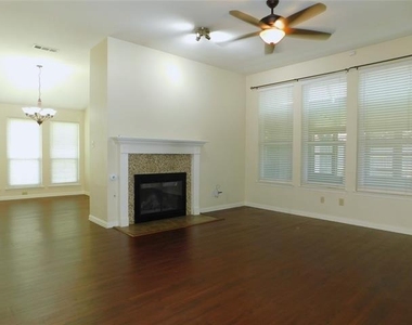 326 Ashley Oak Lane - Photo Thumbnail 4