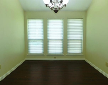326 Ashley Oak Lane - Photo Thumbnail 6
