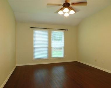 326 Ashley Oak Lane - Photo Thumbnail 10