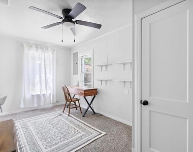 3012 Gene Lane - Photo Thumbnail 6