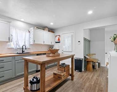 3012 Gene Lane - Photo Thumbnail 14