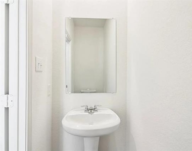 2105 Prairie Lane - Photo Thumbnail 6