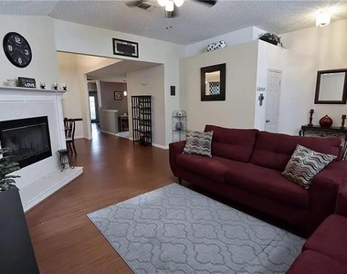 6323 Brookbriar Court - Photo Thumbnail 18