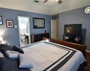 6323 Brookbriar Court - Photo Thumbnail 21