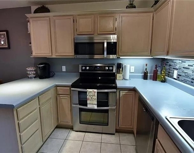 6323 Brookbriar Court - Photo Thumbnail 4