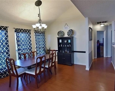 6323 Brookbriar Court - Photo Thumbnail 13