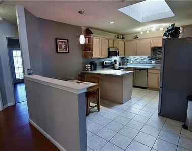 6323 Brookbriar Court - Photo Thumbnail 11
