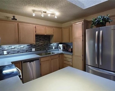 6323 Brookbriar Court - Photo Thumbnail 7