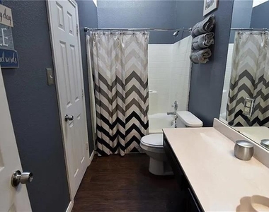 6323 Brookbriar Court - Photo Thumbnail 23