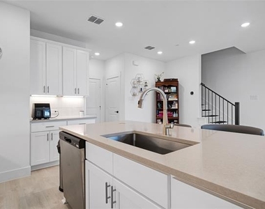 2628 Red Tailed Hawk Lane - Photo Thumbnail 7