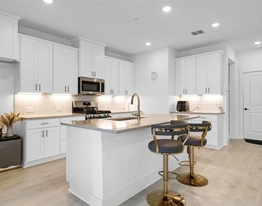 2628 Red Tailed Hawk Lane - Photo Thumbnail 5
