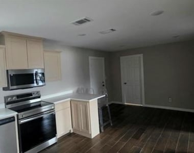 4017 Pickett Street - Photo Thumbnail 5