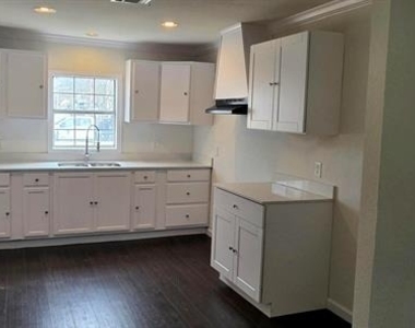 4302 Roberts Street - Photo Thumbnail 2