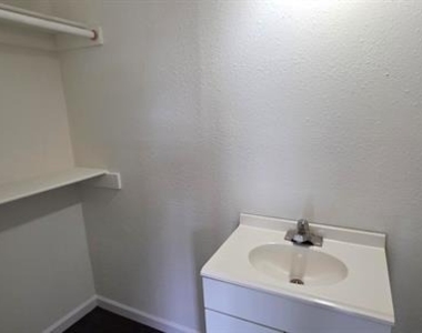 4302 Roberts Street - Photo Thumbnail 13