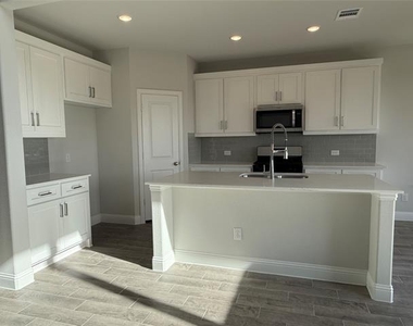 507 Parrino Parkway - Photo Thumbnail 6