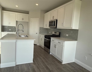 507 Parrino Parkway - Photo Thumbnail 11