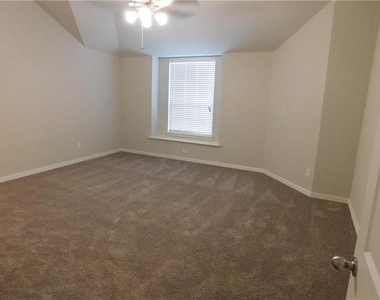 2555 Adam Lane - Photo Thumbnail 17