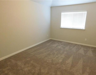 2555 Adam Lane - Photo Thumbnail 20