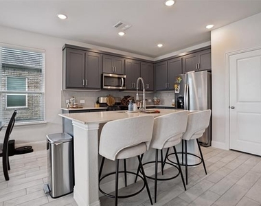 3115 Giovanni Point - Photo Thumbnail 9