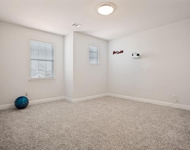 3115 Giovanni Point - Photo Thumbnail 16