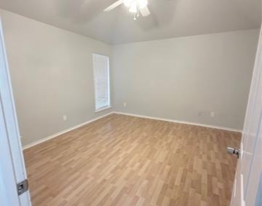 807 Burr Oak Drive - Photo Thumbnail 12