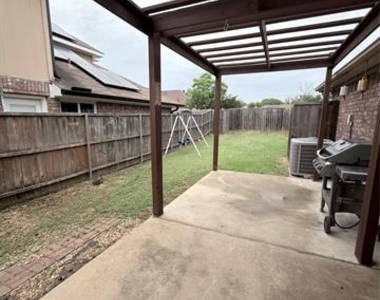 807 Burr Oak Drive - Photo Thumbnail 7