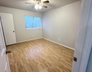 807 Burr Oak Drive - Photo Thumbnail 15