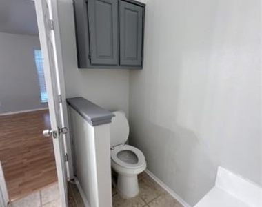 807 Burr Oak Drive - Photo Thumbnail 10