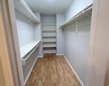 807 Burr Oak Drive - Photo Thumbnail 11