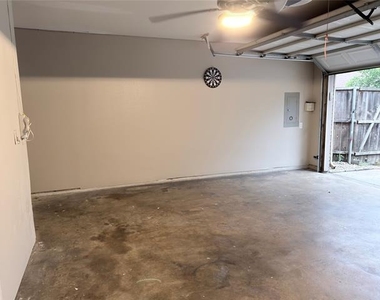 807 Burr Oak Drive - Photo Thumbnail 20