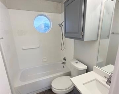 807 Burr Oak Drive - Photo Thumbnail 13