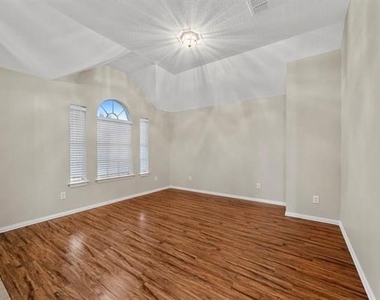 1713 Grand Canyon Way - Photo Thumbnail 2
