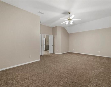 1713 Grand Canyon Way - Photo Thumbnail 14