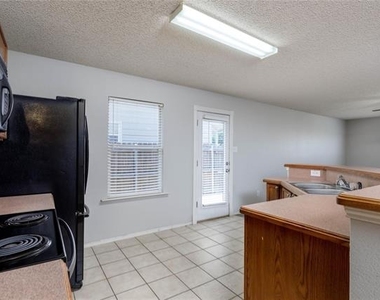 9804 Thomas Jefferson Drive - Photo Thumbnail 7