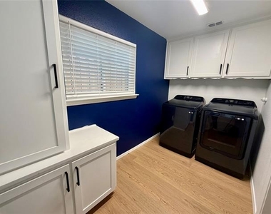 2021 Lexington Place - Photo Thumbnail 6