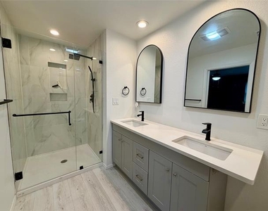2021 Lexington Place - Photo Thumbnail 13