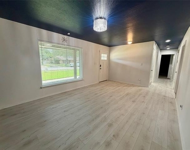 2021 Lexington Place - Photo Thumbnail 8