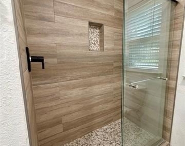 2021 Lexington Place - Photo Thumbnail 10