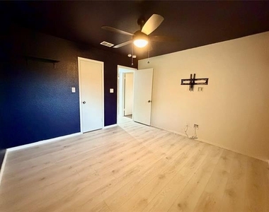 2021 Lexington Place - Photo Thumbnail 16