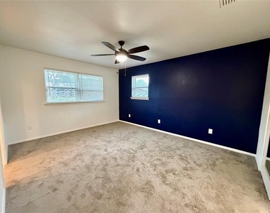 2021 Lexington Place - Photo Thumbnail 12