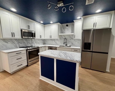 2021 Lexington Place - Photo Thumbnail 2