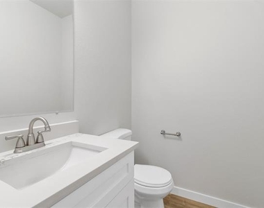 312 E Shepherd Street - Photo Thumbnail 12