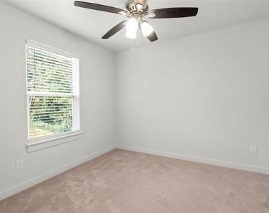 312 E Shepherd Street - Photo Thumbnail 7