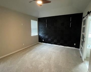 1924 Briar Hill Drive - Photo Thumbnail 7